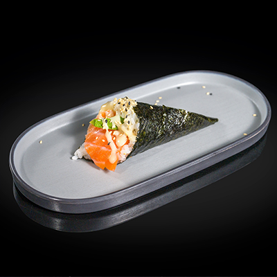 Temaki de salmón/ Salmon temaki