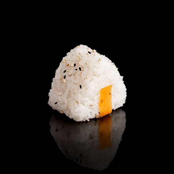 Onigiri de salmón/ Salmon onigiri