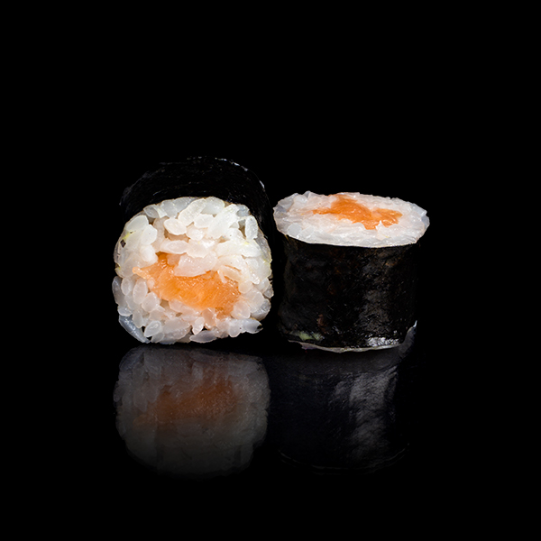 Maki de salmón/ Salmon maki